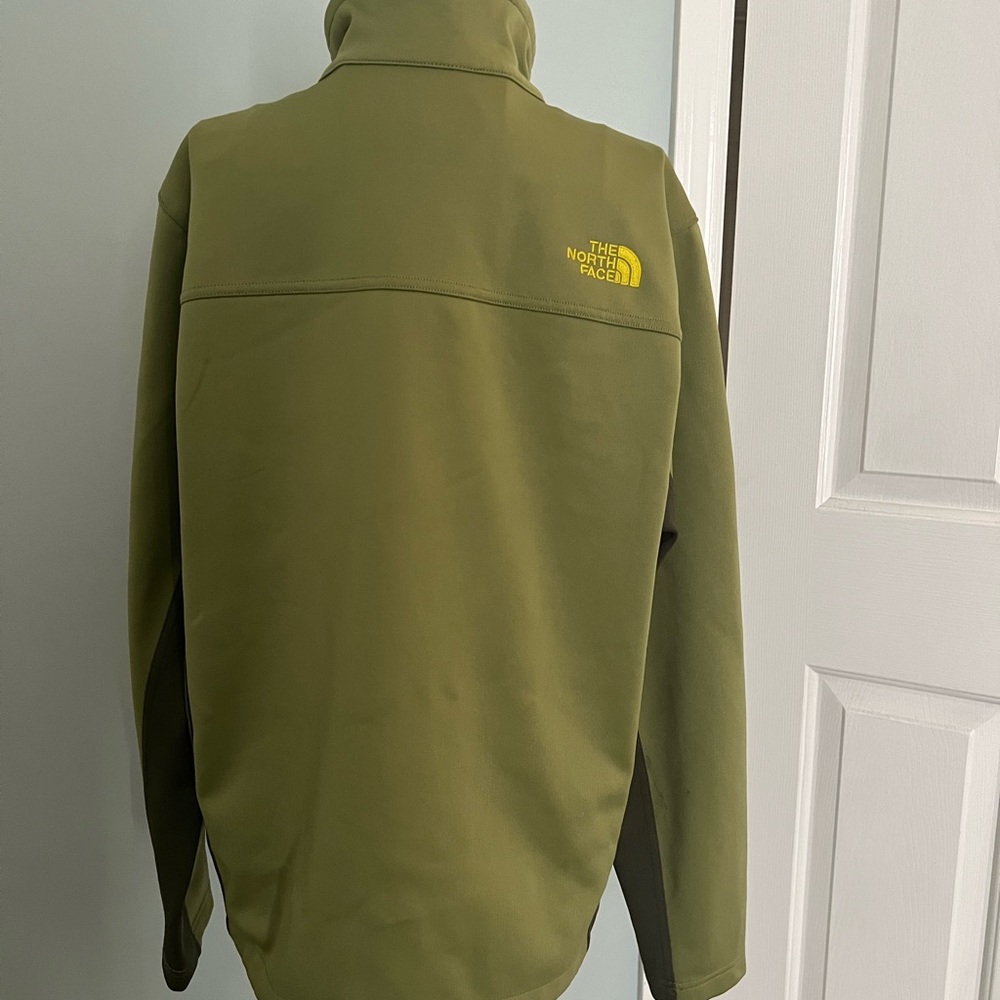 North Face Size Medium Jacket Euc!!! - image 3